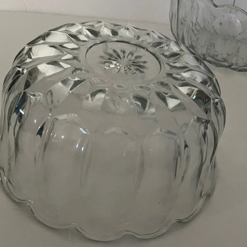 Matching Clear Glass Serving Bowl Set with Scalloped Edges Ornate Design 9x4”‎